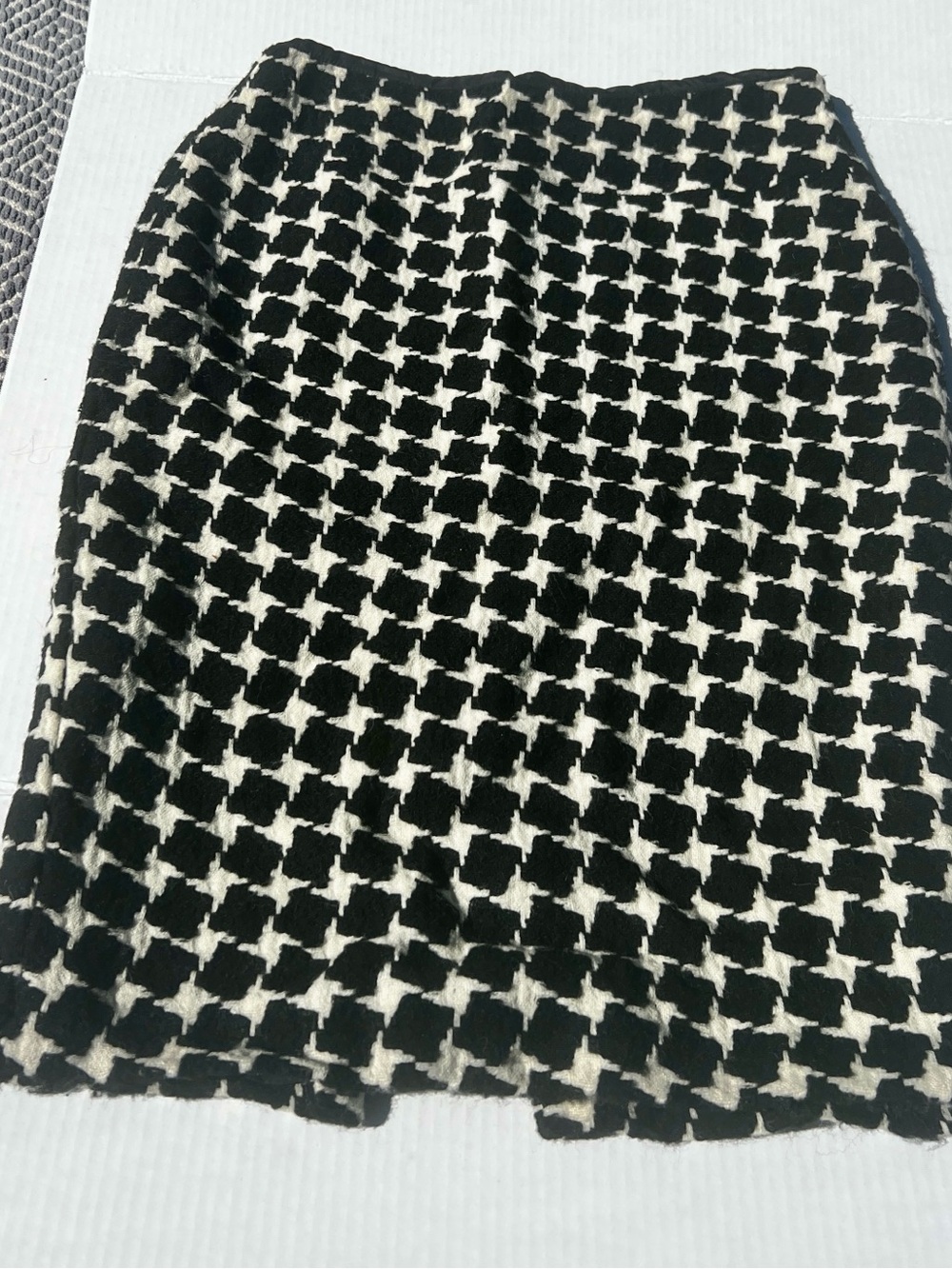 Lafayette 148 New York Black and White Houndstooth Pencil Skirt